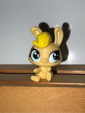 Mini LPS Littlest Pet Shop Tan Bunny Rabbit #4104